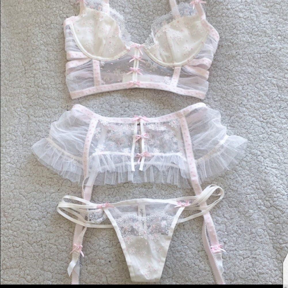 ⛔ SOLD ⛔ For Love & Lemons Victoria's Secret Evie Garter - Picture 3 of 11